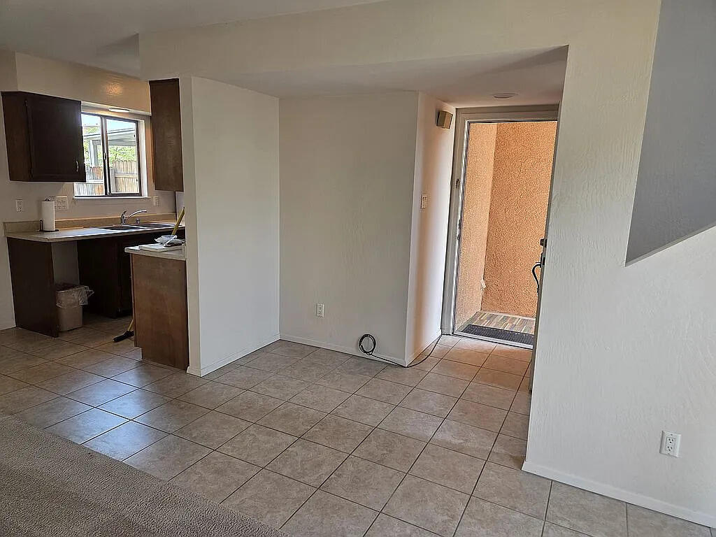 545 Berry Road Northwest Albuquerque, NM 87107 - Photo 4 of 18 Gallery Image 4