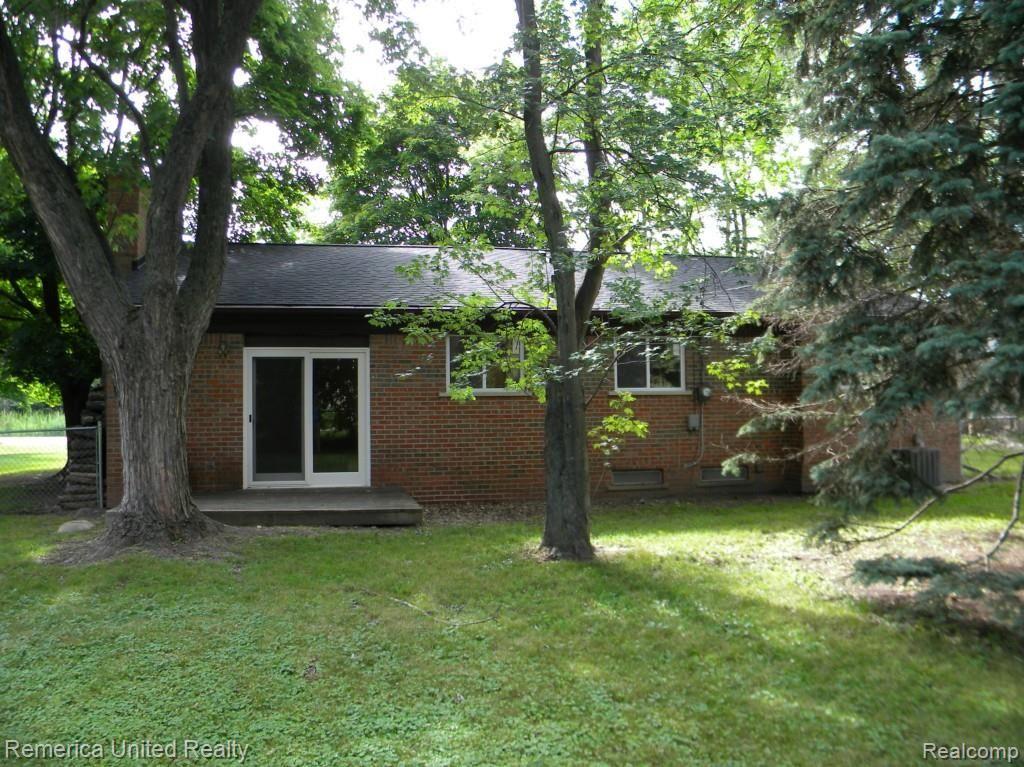 23486 Meadowbrook Road Novi, MI 48375 - Photo 4 of 31 DSCN7193.jpg