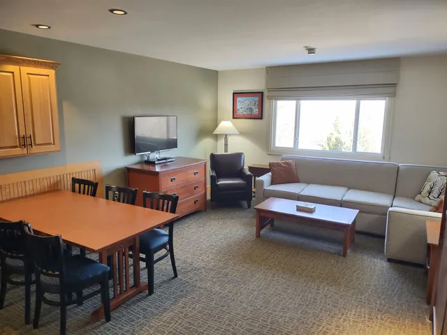 $139,000 | 228 East Mountain Road, Unit L GRAND HOTEL 169/171 I (PASCUZZI), Killington, VT 05751