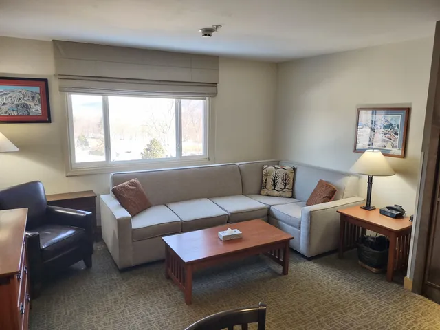 $139,000 | 228 East Mountain Road, Unit L GRAND HOTEL 169/171 I (PASCUZZI), Killington, VT 05751