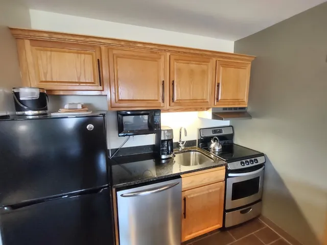 $139,000 | 228 East Mountain Road, Unit L GRAND HOTEL 169/171 I (PASCUZZI), Killington, VT 05751