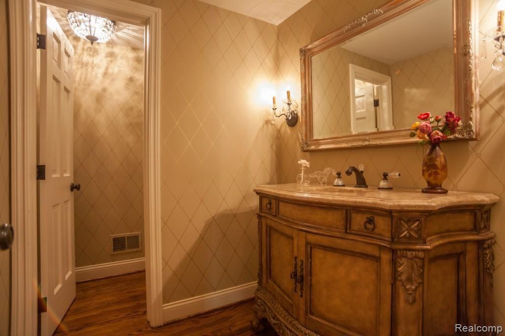 2601 Indian Mound Road Bloomfield Hills, MI 48301 - Photo 10 of 23
