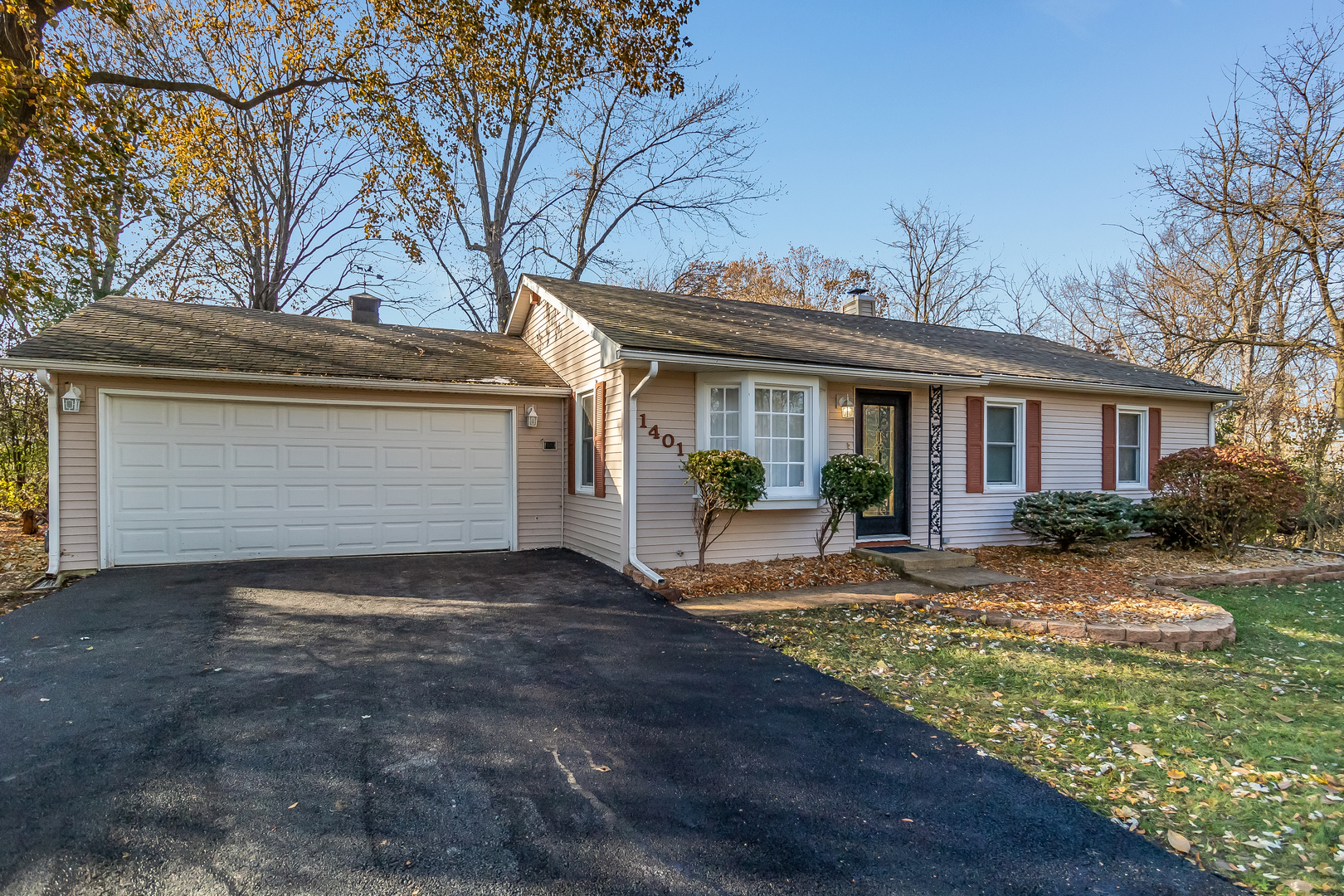 1401 Middletree Road Joliet, IL 60433 - Photo 2 of 27