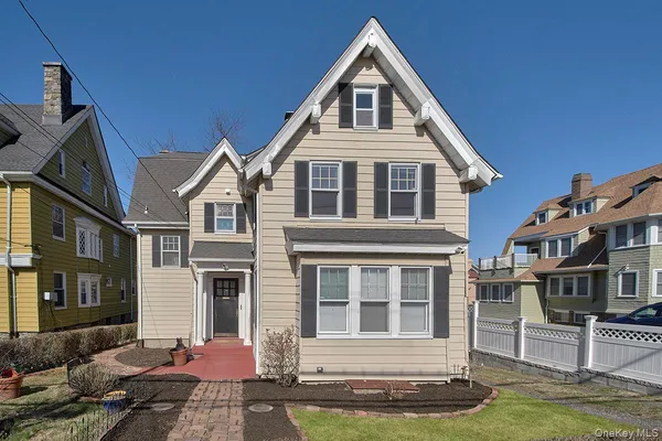 $1,950 | 403 Palisade Avenue, Unit 3, Yonkers, NY 10703