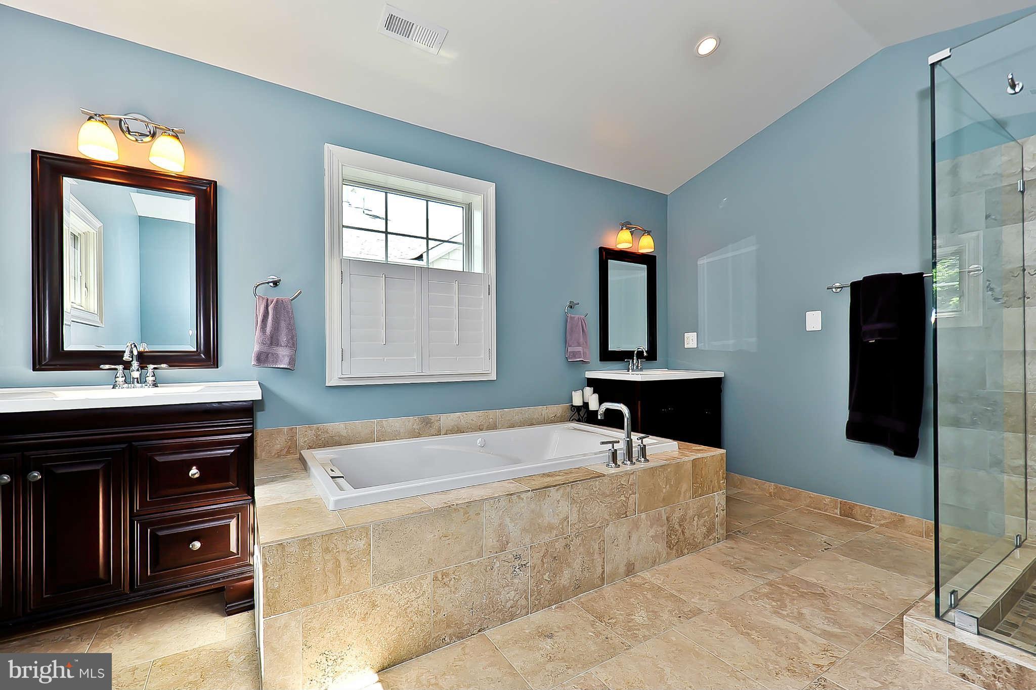 2708 Farm Road Alexandria, VA 22302 - Photo 14 of 30 Bath (Master)