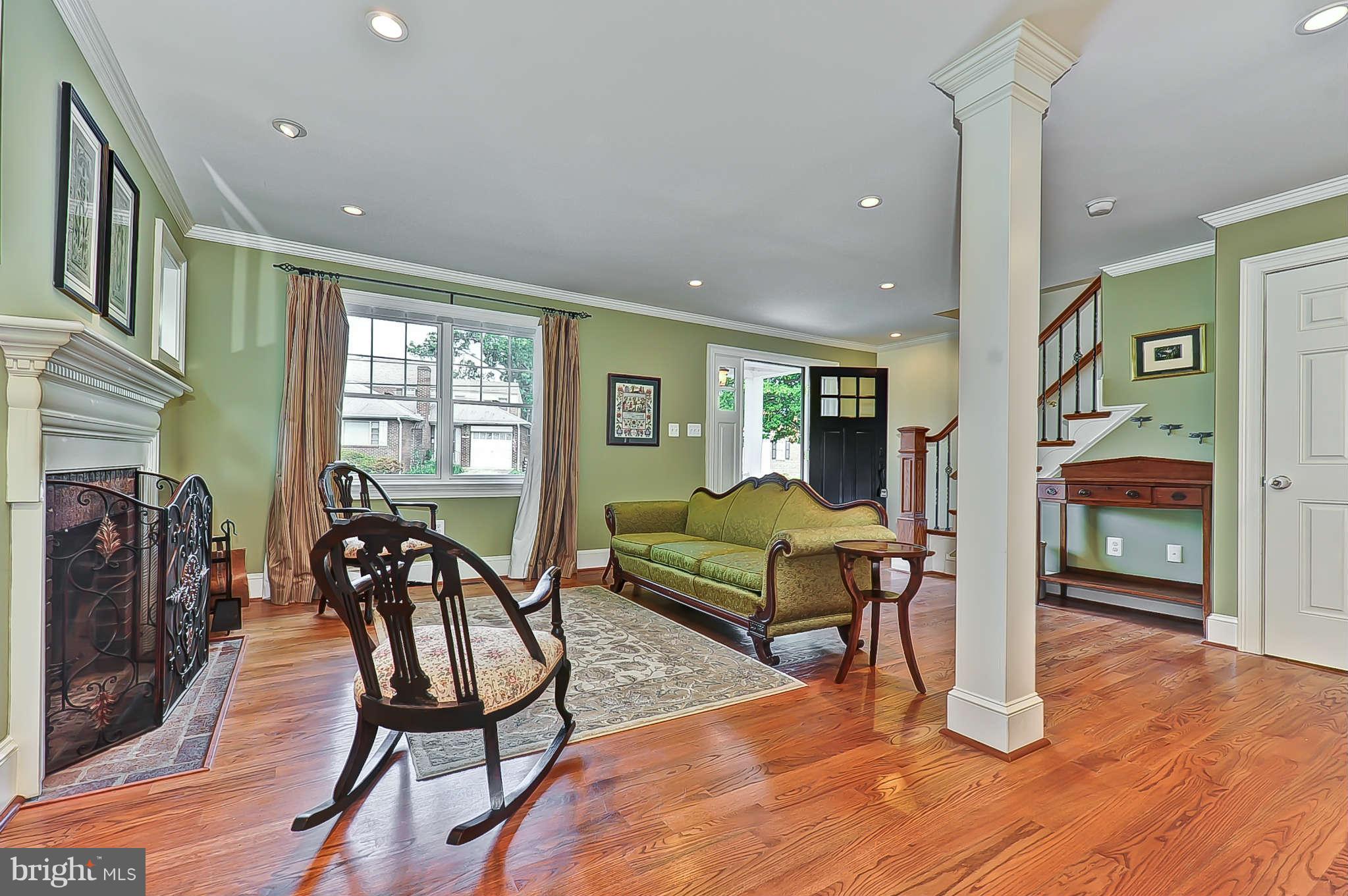 2708 Farm Road Alexandria, VA 22302 - Photo 3 of 30 Interior (General)