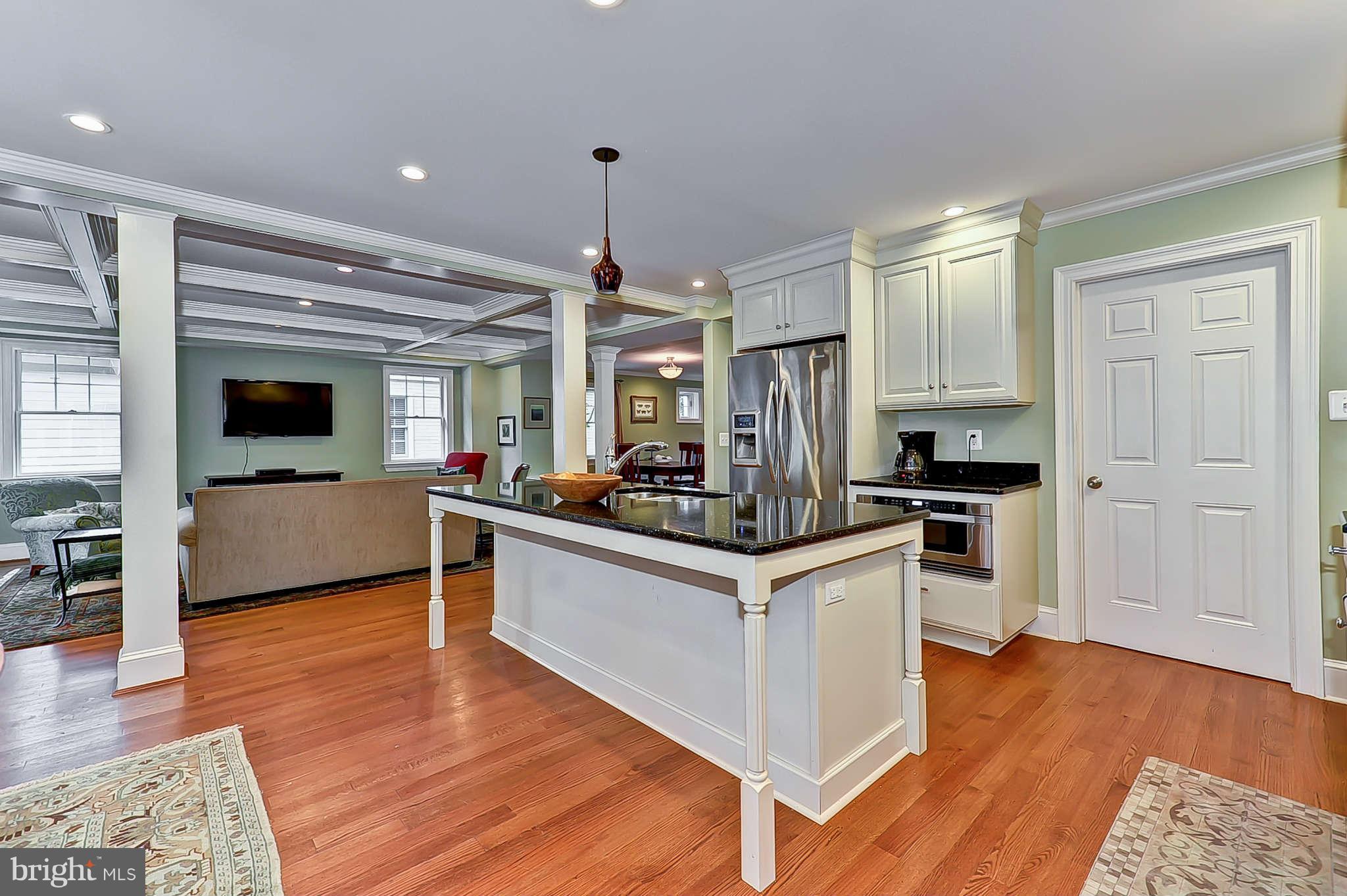 2708 Farm Road Alexandria, VA 22302 - Photo 8 of 30 Kitchen