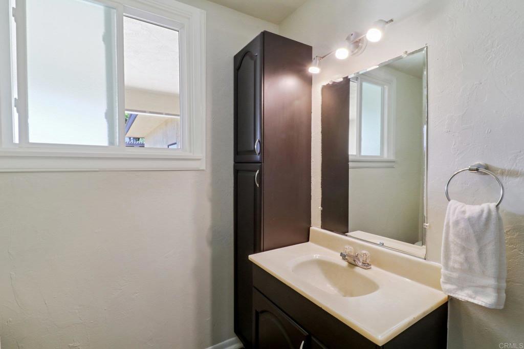 915 Crest View Road Vista, CA 92081 - Photo 14 of 32