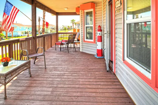 a front view of house with yard and swimming pool