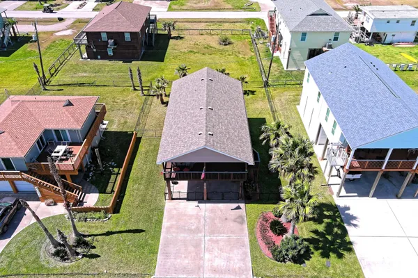 $2,470 | 4010 Panola Drive, Galveston, TX 77554