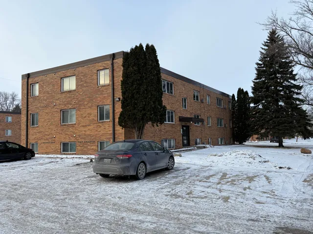 $935,000 | 1321 20th Street, Moorhead, MN 56560