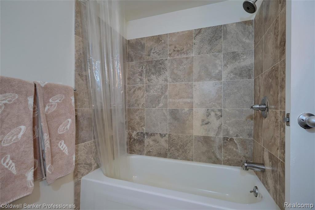 5050 Commerce Road West Bloomfield, MI 48324 - Photo 30 of 43