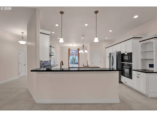 $749,000 | 334 Augusta Court, Winchester, OR 97495