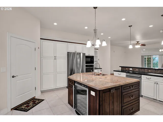 $749,000 | 334 Augusta Court, Winchester, OR 97495