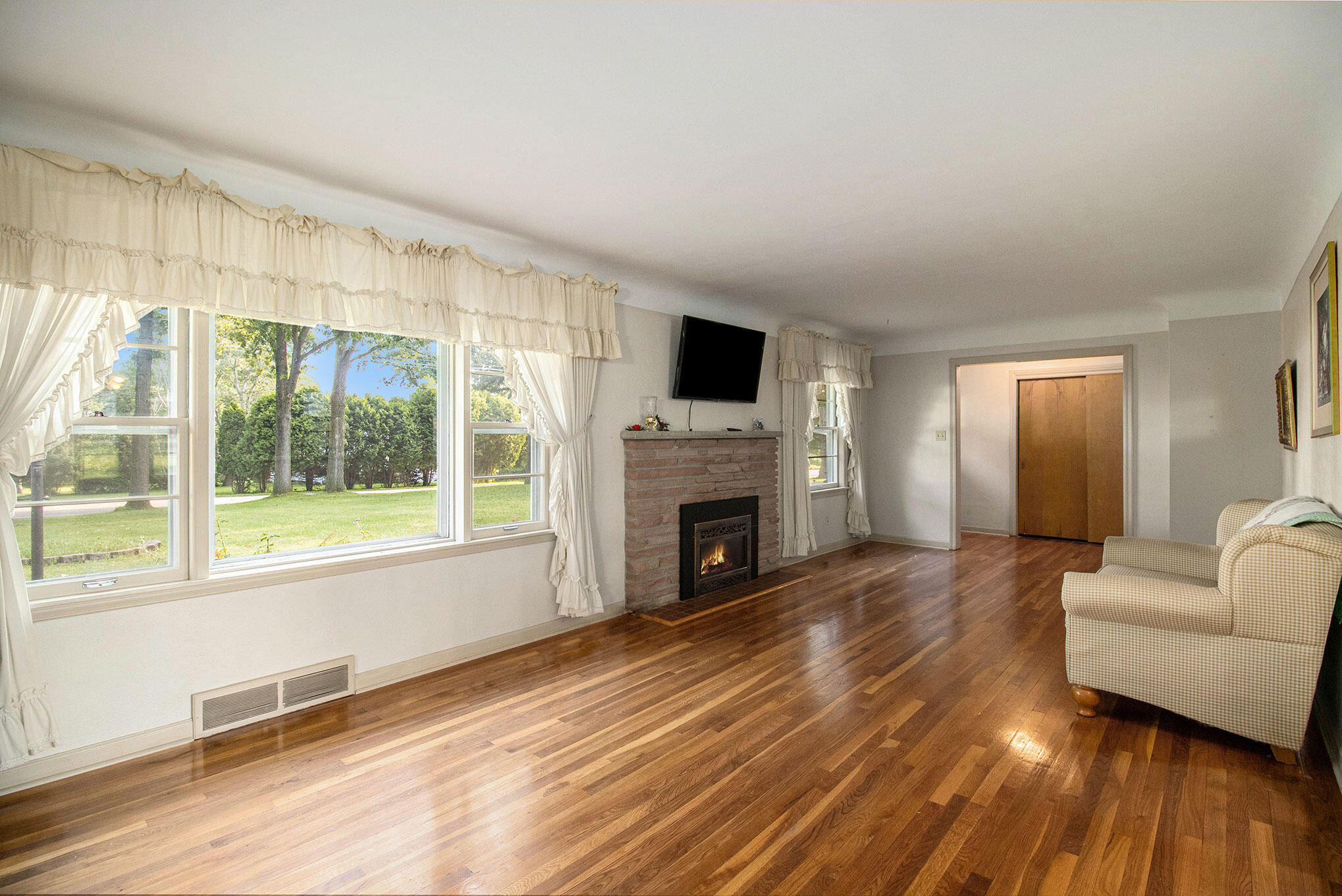 4641 McCain Road Jackson, MI 49201 - Photo 5 of 28 5
