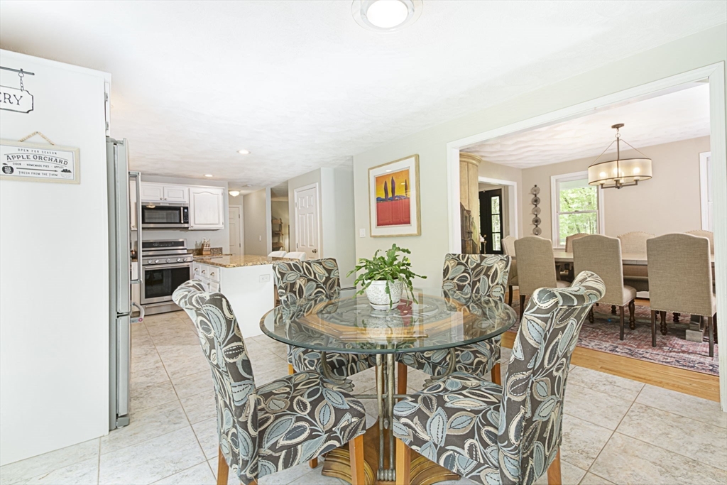 8 Upton Street Dunstable, MA 01827 - Photo 18 of 39
