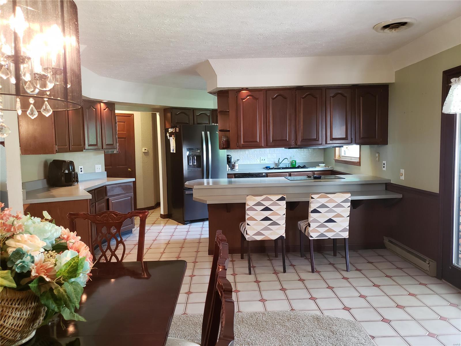 1001 West County Road Jerseyville, IL 62052 - Photo 11 of 32 Gallery Image 11