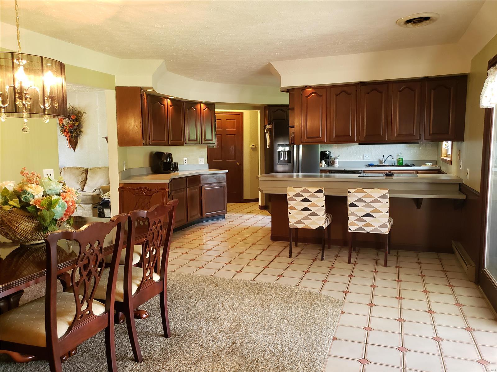 1001 West County Road Jerseyville, IL 62052 - Photo 12 of 32 Gallery Image 12