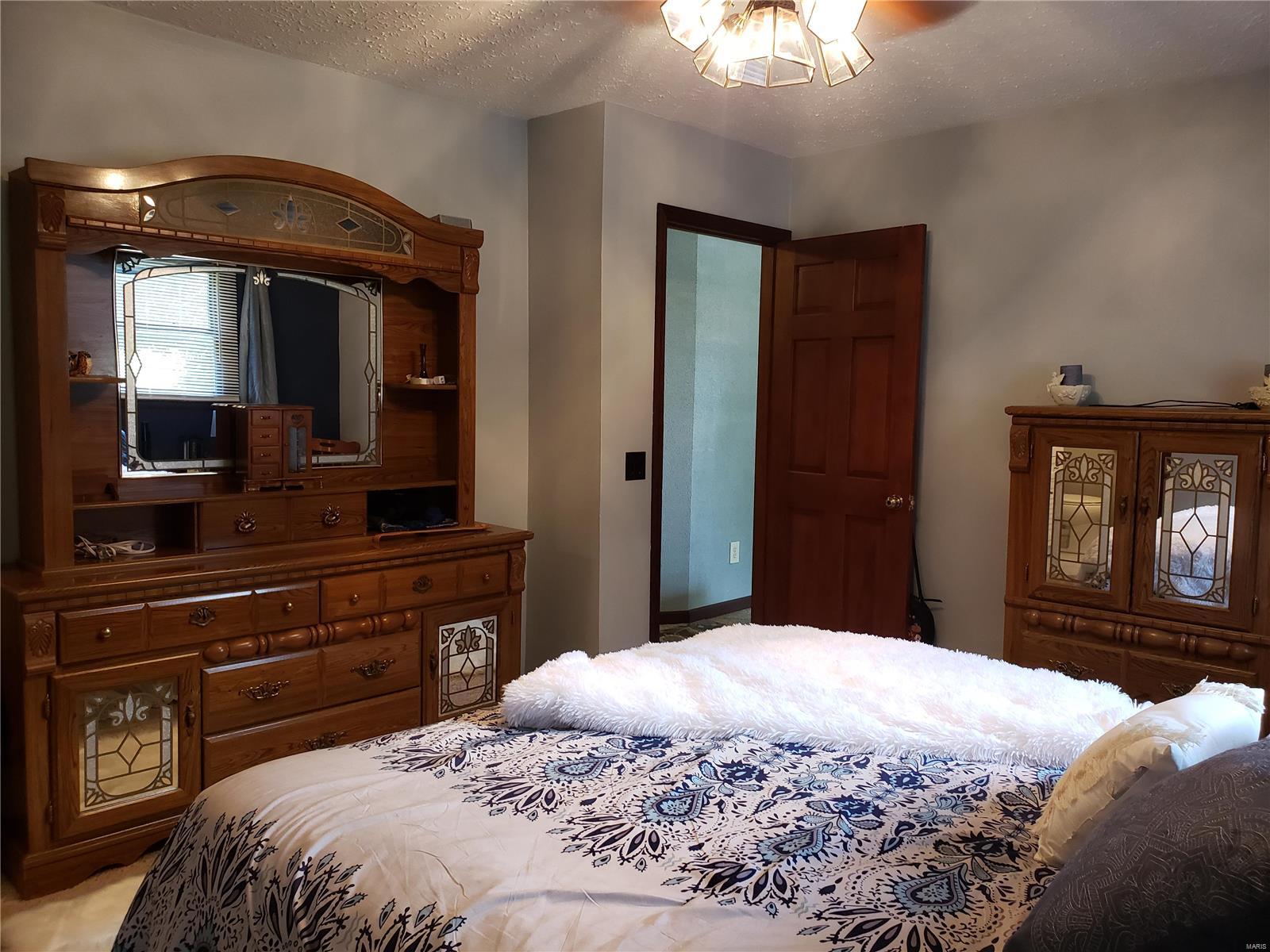1001 West County Road Jerseyville, IL 62052 - Photo 17 of 32 Gallery Image 17