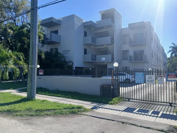 $1,885 | 13655 Northeast 3rd Court, Unit 25, North Miami, FL 33161