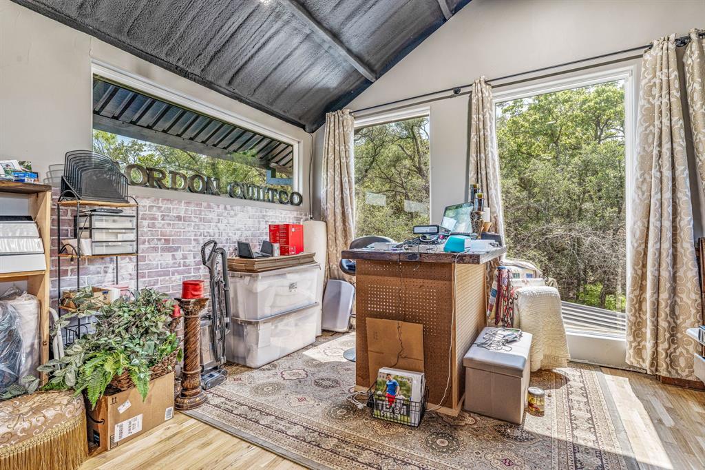 886 Mitchell Hill Road Gordon, TX 76453 - Photo 5 of 34 a living room filled with furniture and a potted plant