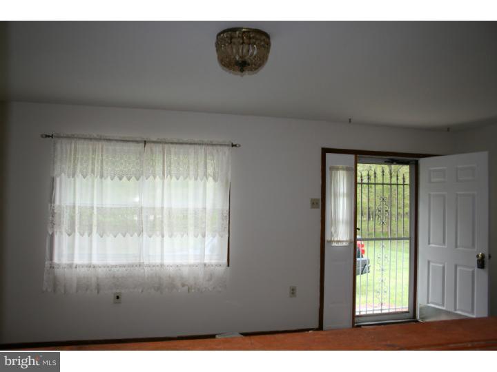 820 Weymouth Road Buena, NJ 08310 - Photo 4 of 13 Living Room
