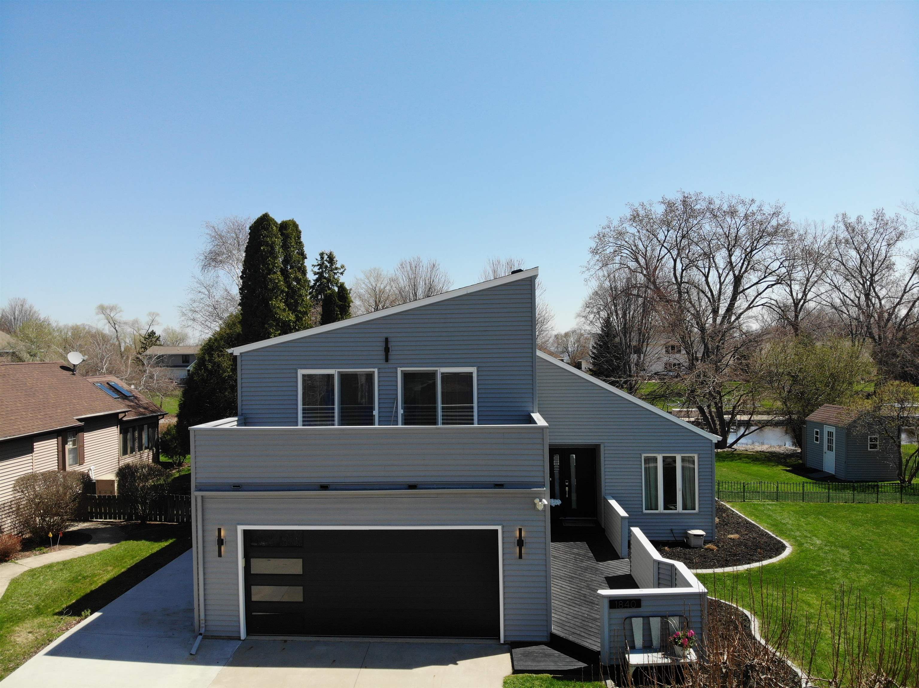 1840 Cliffview Court Oshkosh, WI 54901 - Photo 4 of 90