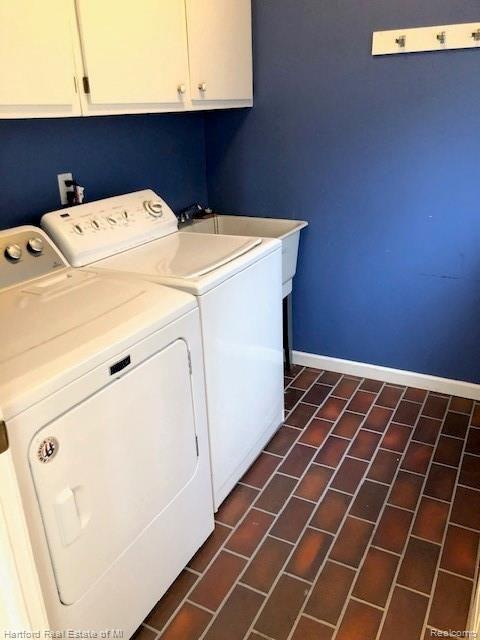 37354 Chesapeake Road Farmington, MI 48335 - Photo 11 of 12 1st floor laundry