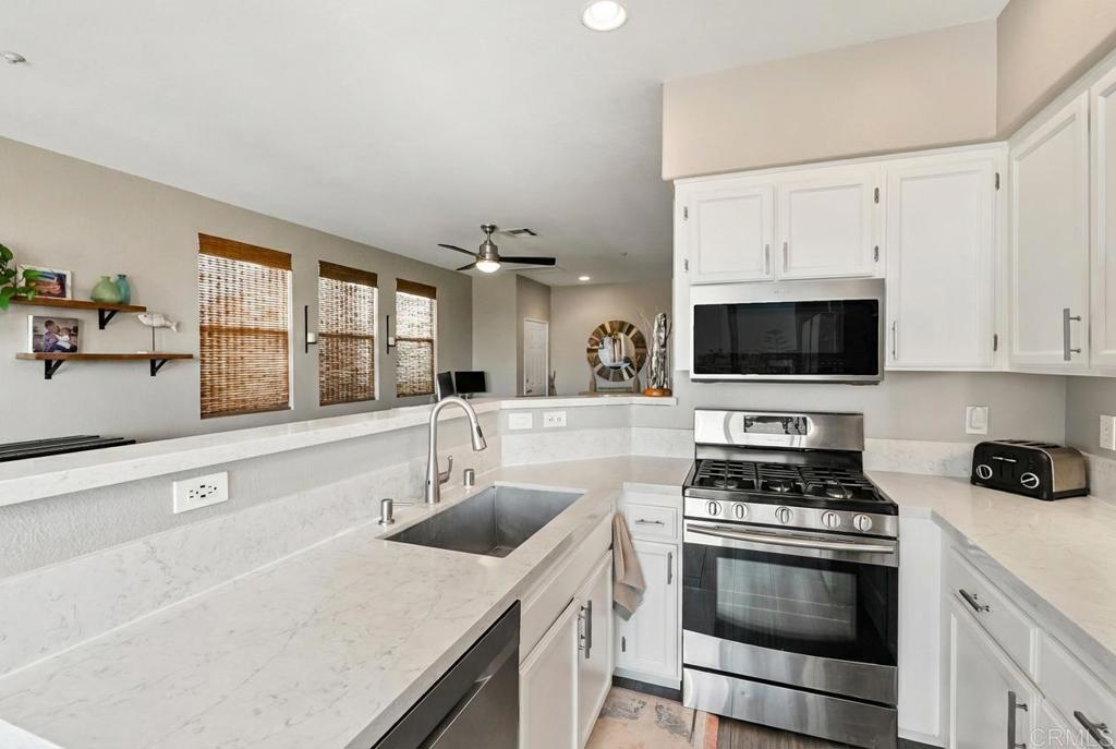 537 Sweet Pea Place Encinitas, CA 92024 - Photo 12 of 42