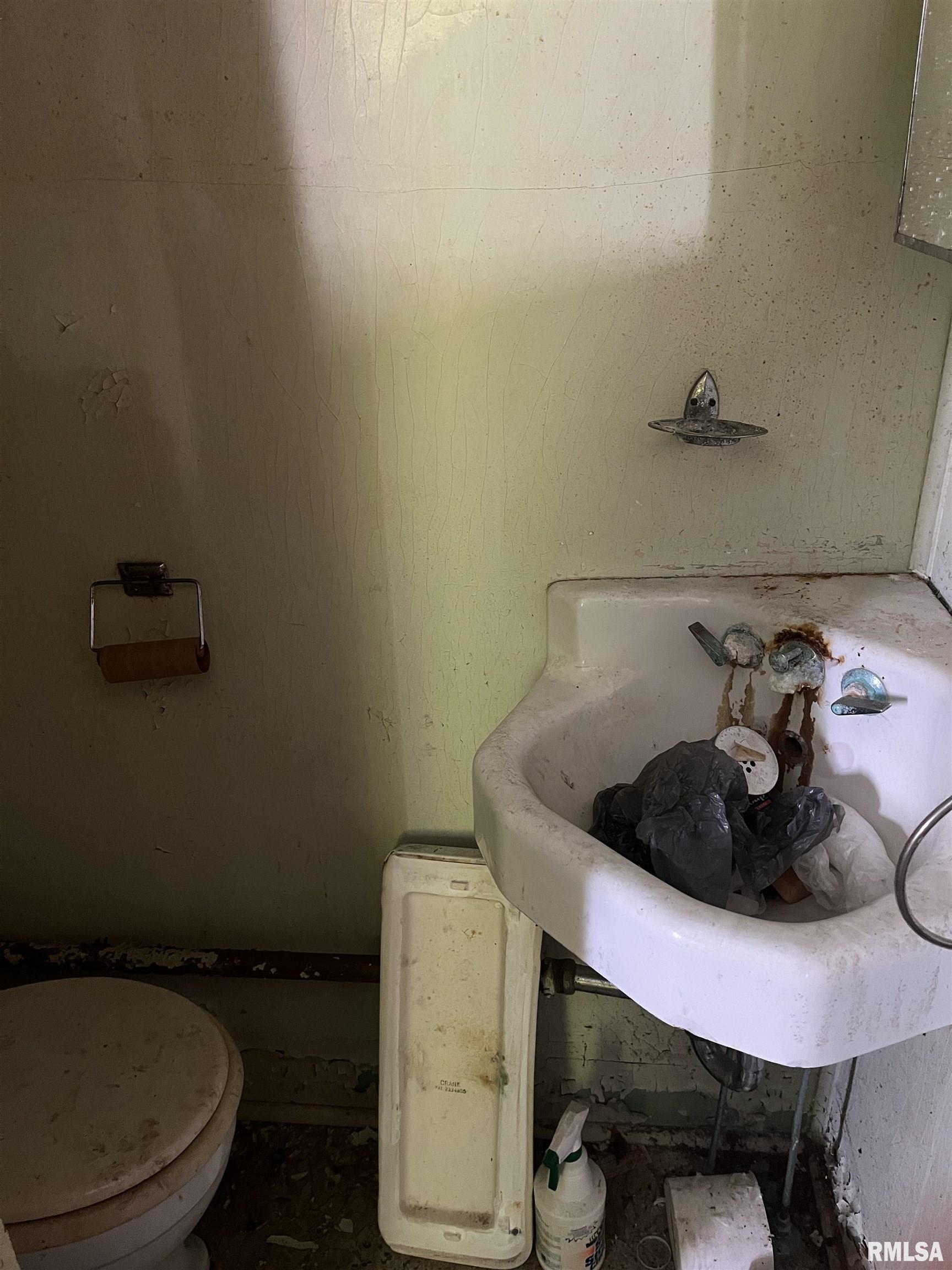 69 North Gold Street Farmington, IL 61531 - Photo 11 of 18