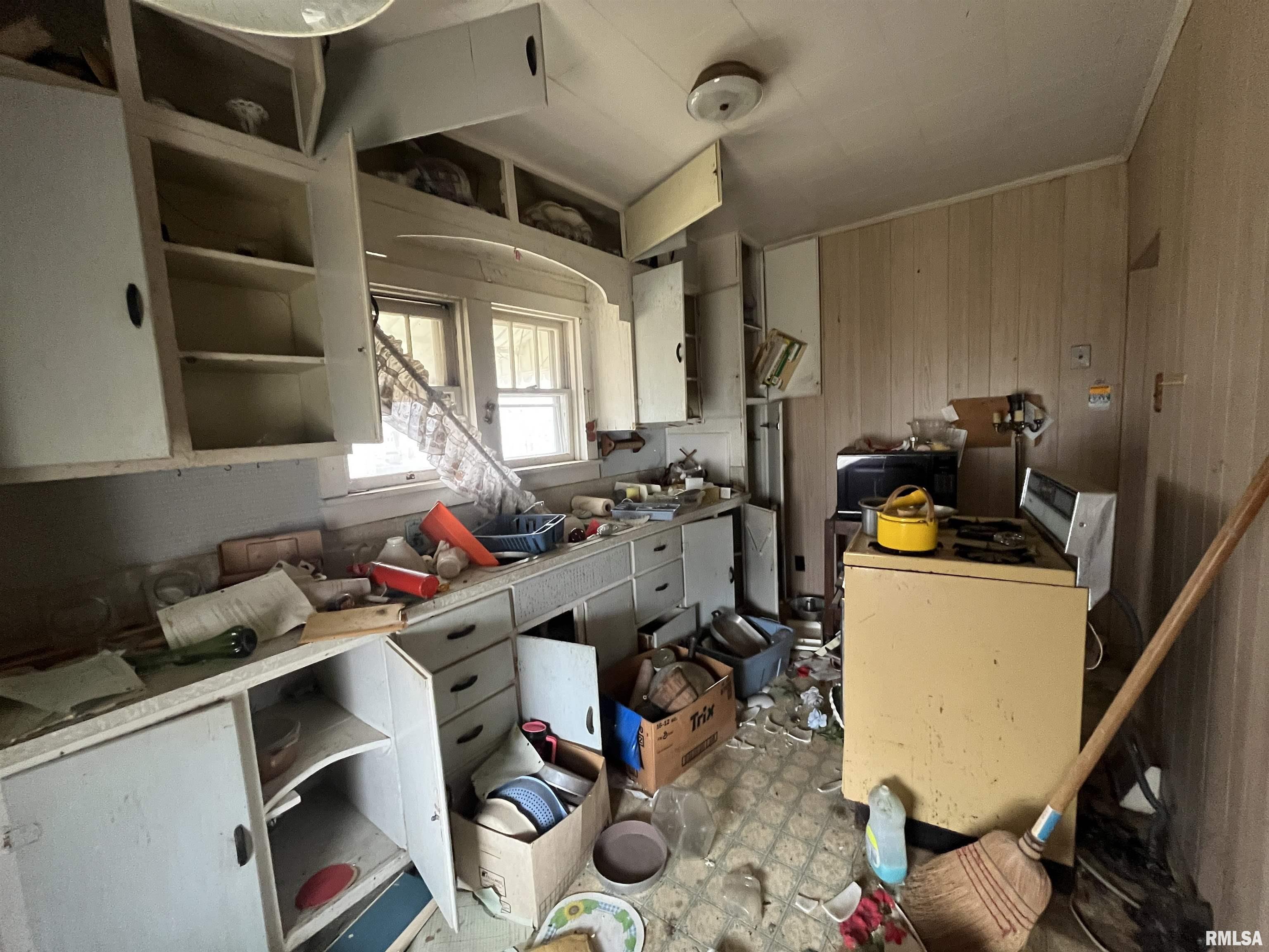 69 North Gold Street Farmington, IL 61531 - Photo 13 of 18