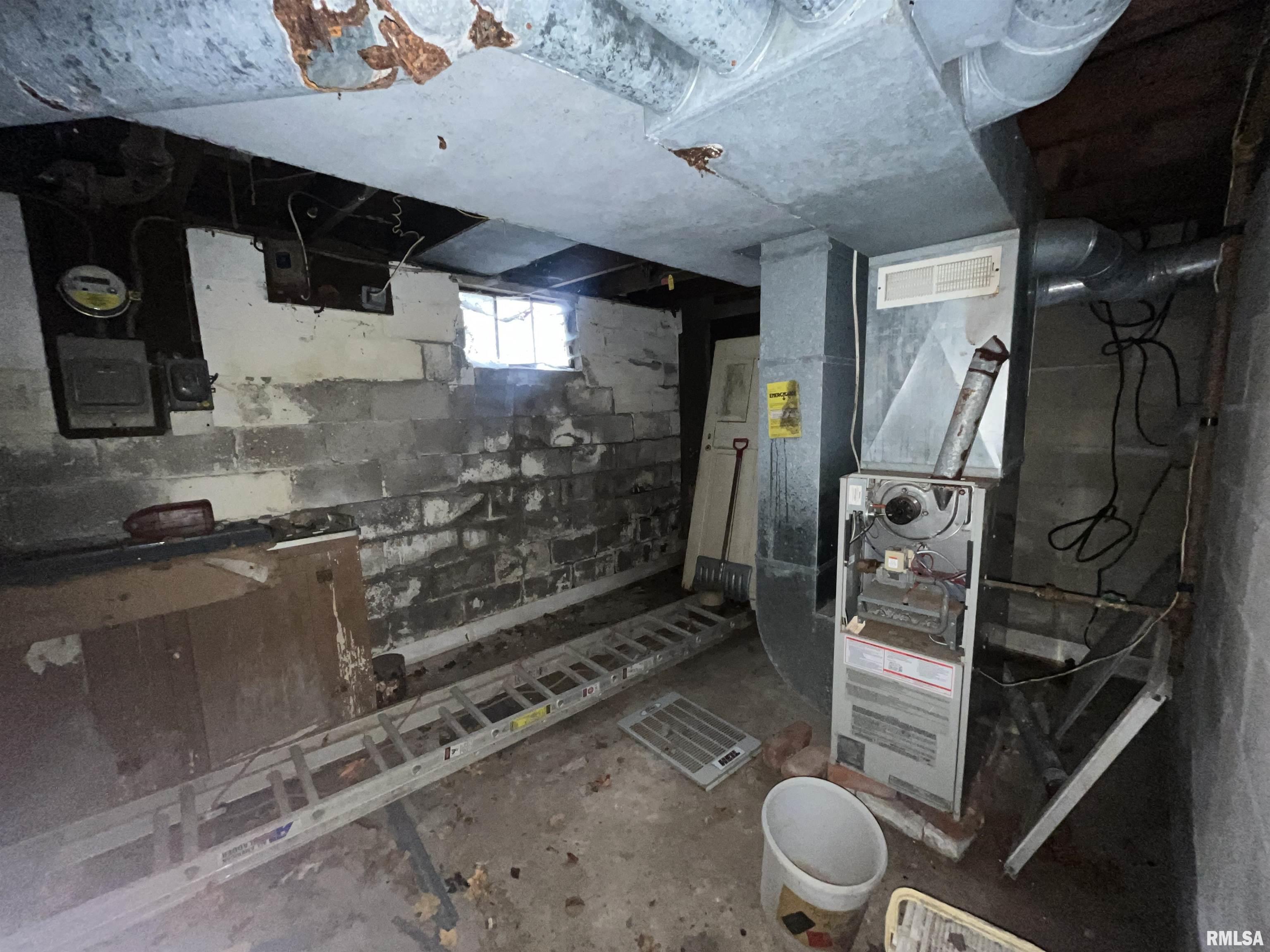 69 North Gold Street Farmington, IL 61531 - Photo 17 of 18