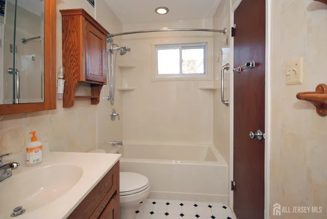 $699,000 | 4 Linden Lane, Plainsboro, NJ 08536