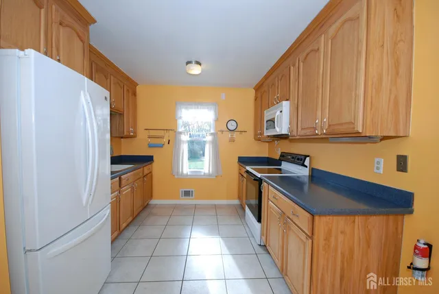 $699,000 | 4 Linden Lane, Plainsboro, NJ 08536