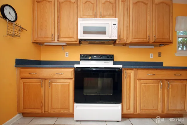 $699,000 | 4 Linden Lane, Plainsboro, NJ 08536