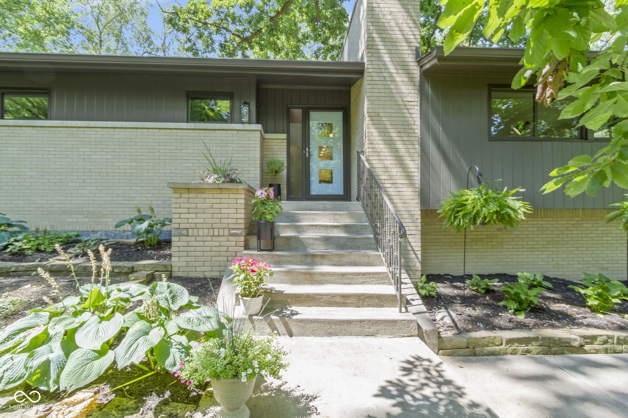 32 Circle Drive Carmel, IN 46032 - Photo 5 of 69