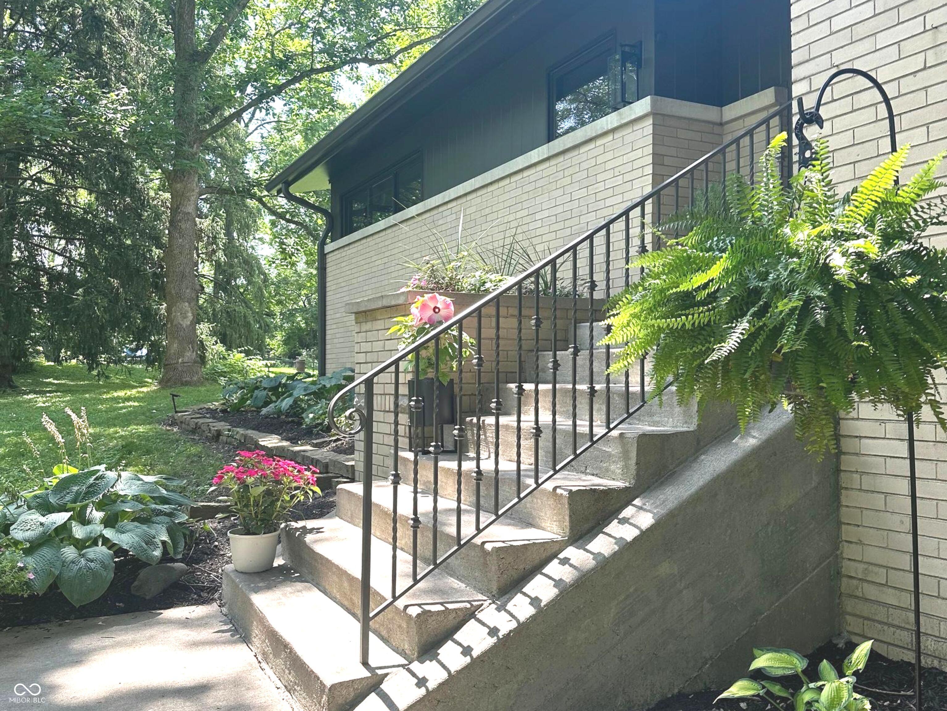 32 Circle Drive Carmel, IN 46032 - Photo 8 of 69