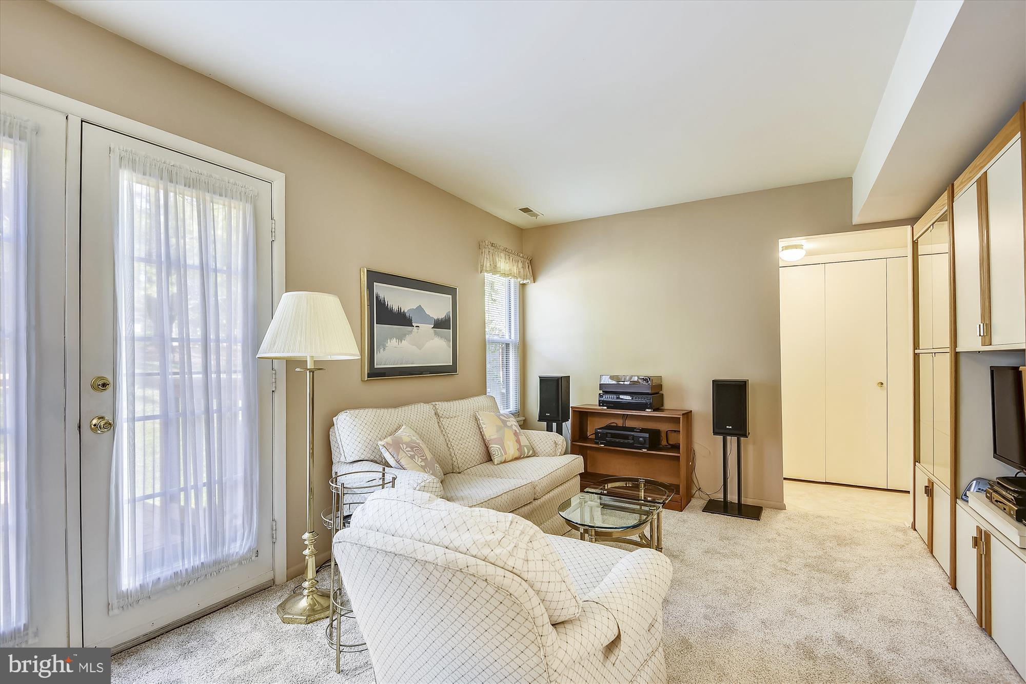 6334 Red Haven Road Columbia, MD 21045 - Photo 14 of 30 Family Room