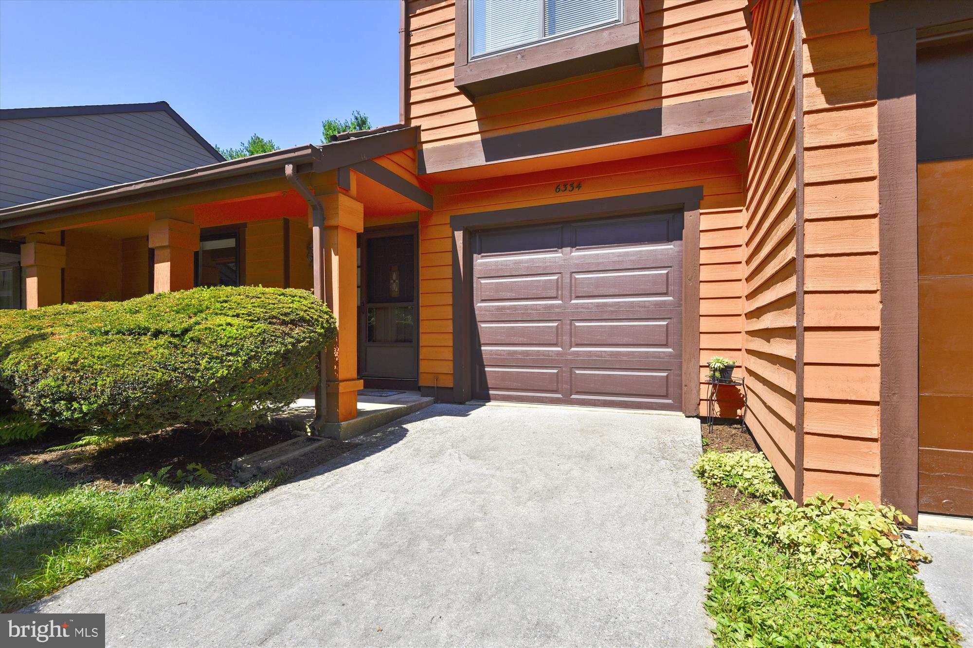 6334 Red Haven Road Columbia, MD 21045 - Photo 28 of 30 Driveway and Garage