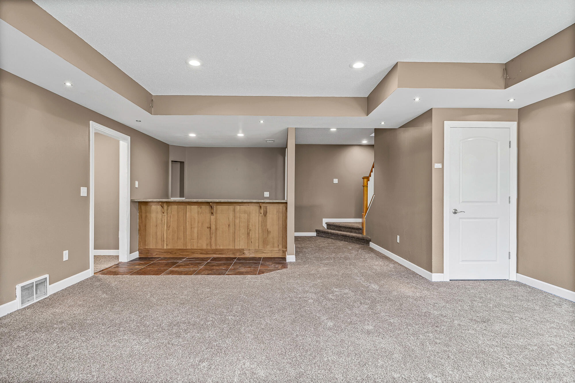 N5076 Wildflower Lane Hamilton, WI 54669 - Photo 28 of 56 LL Fam Rm with dry bar