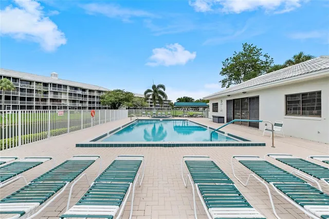 $279,000 | 6121 Balboa Circle, Unit 306, Boca Raton, FL 33433