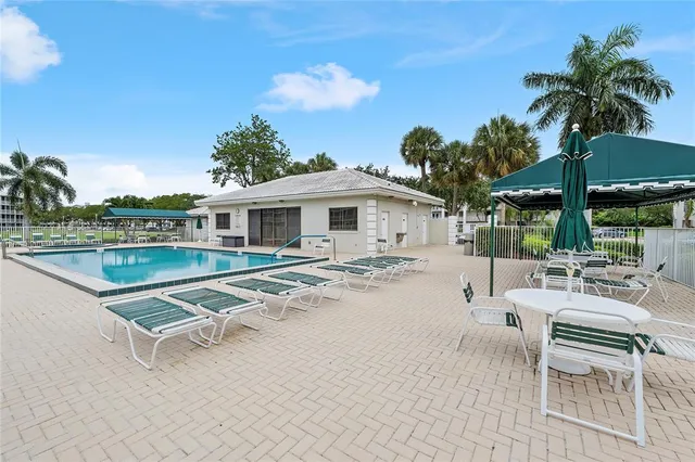 $279,000 | 6121 Balboa Circle, Unit 306, Boca Raton, FL 33433