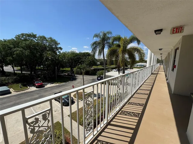 $279,000 | 6121 Balboa Circle, Unit 306, Boca Raton, FL 33433