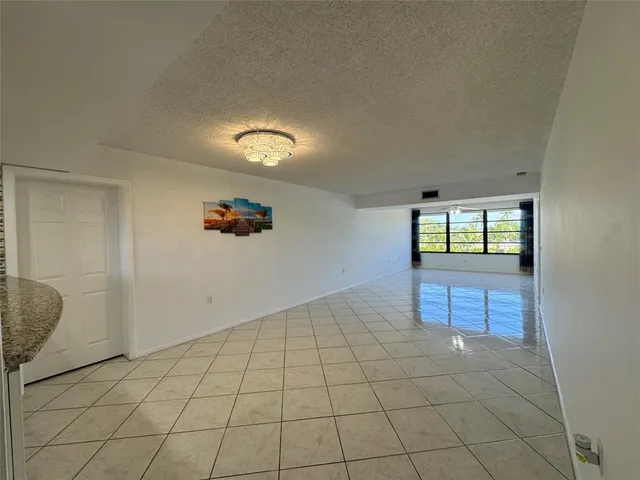 $279,000 | 6121 Balboa Circle, Unit 306, Boca Raton, FL 33433