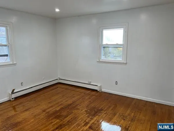 $4,000 | 282-284 Washington Street, Unit 284, Fairview, NJ 07022