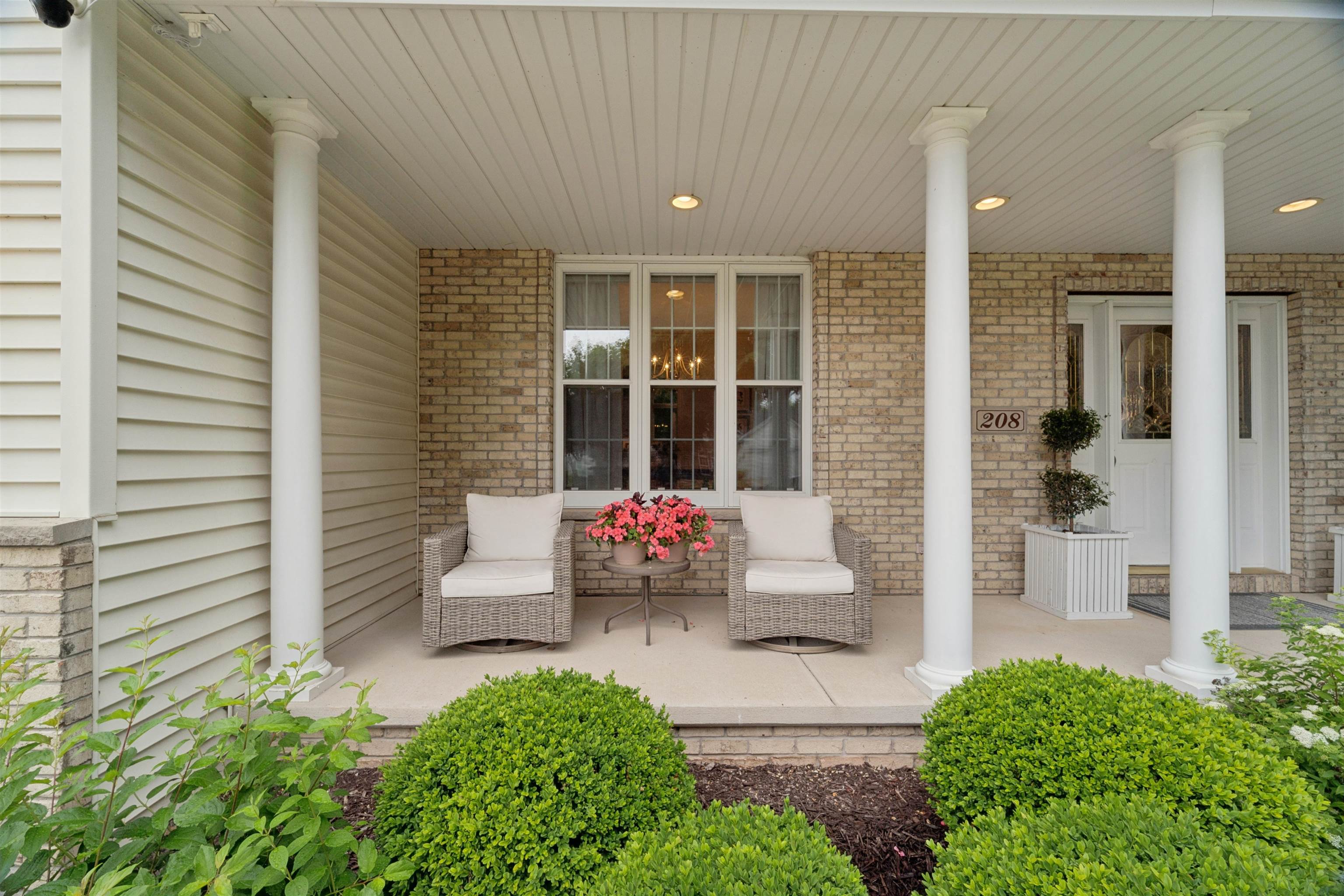 208 East Apple Creek Road Appleton, WI 54913 - Photo 2 of 44