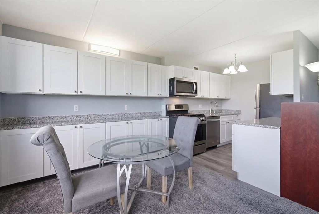 1150 Bower Hill Road, Unit 901A Pittsburgh, PA 15243 - Photo 9 of 41 Kitchen and Dining