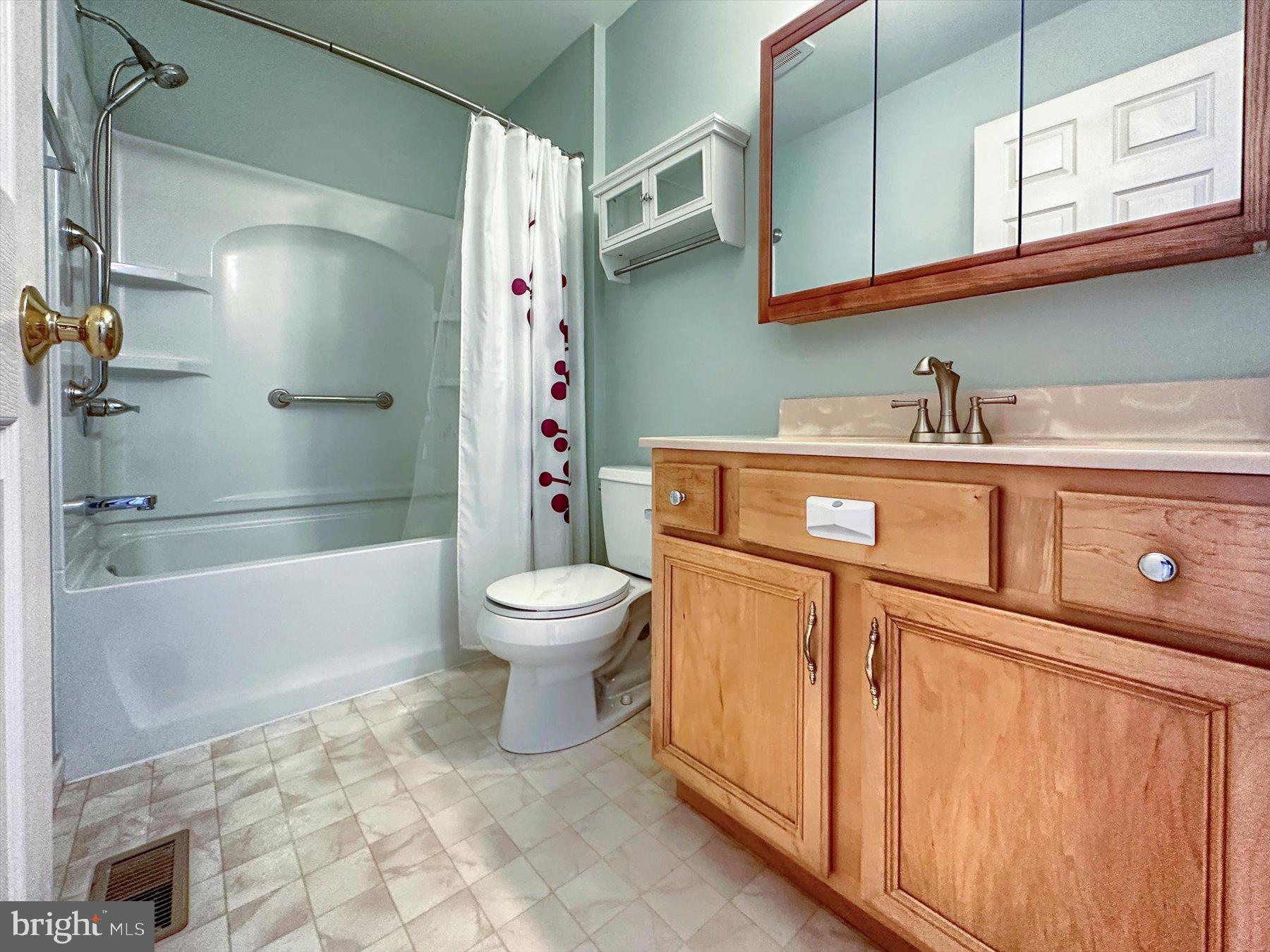 403 Chestnut Tree Road Elverson, PA 19520 - Photo 19 of 36 Primary Bathroom