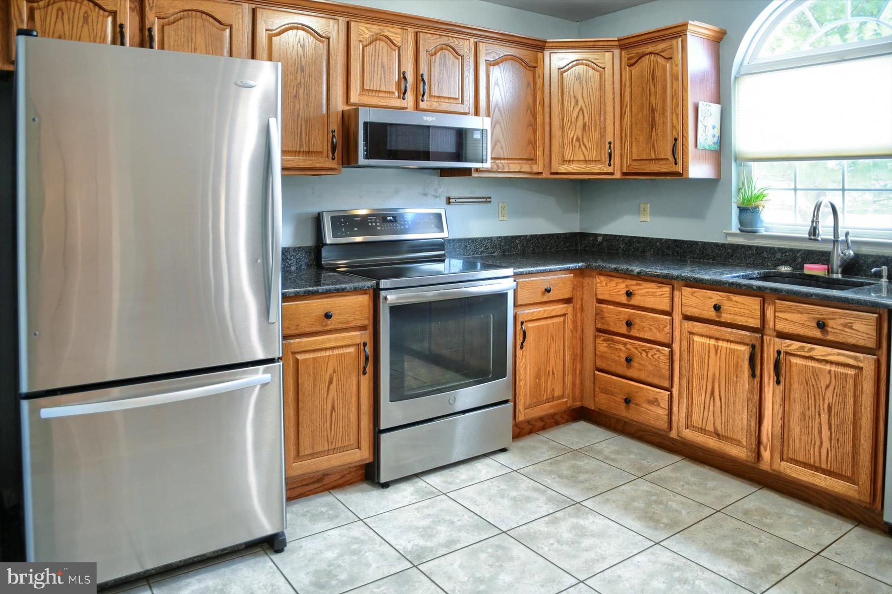 403 Chestnut Tree Road Elverson, PA 19520 - Photo 8 of 36 KItchen