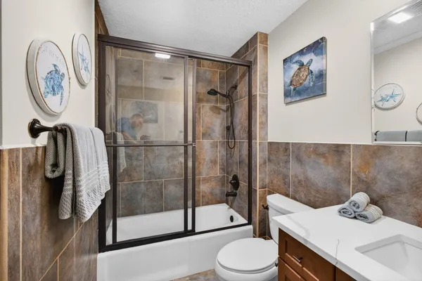 $3,750 | 911 Oak Harbour Drive, Juno Beach, FL 33408